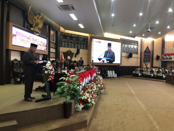 Bupati Kukar, Edi Damansyah saat memberikan sambutan dalam pelantikan Ketua DPRD Kukar. (Foto: Dok.Korankaltim.com)
