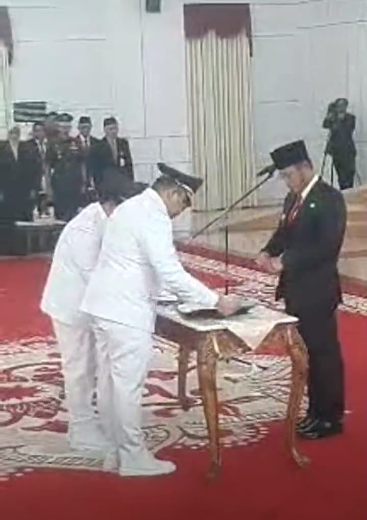 Prosesi Pelantikan Bupati Dan Wakil Bupati Kukar, Oleh Gubernur Kaltim (screshoot live Koran Kaltim)