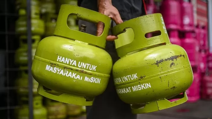 mulai-juni-2024-beli-gas-elpiji-3-kg-harus-pakai-ktp-2_169-3282692822.jpeg
