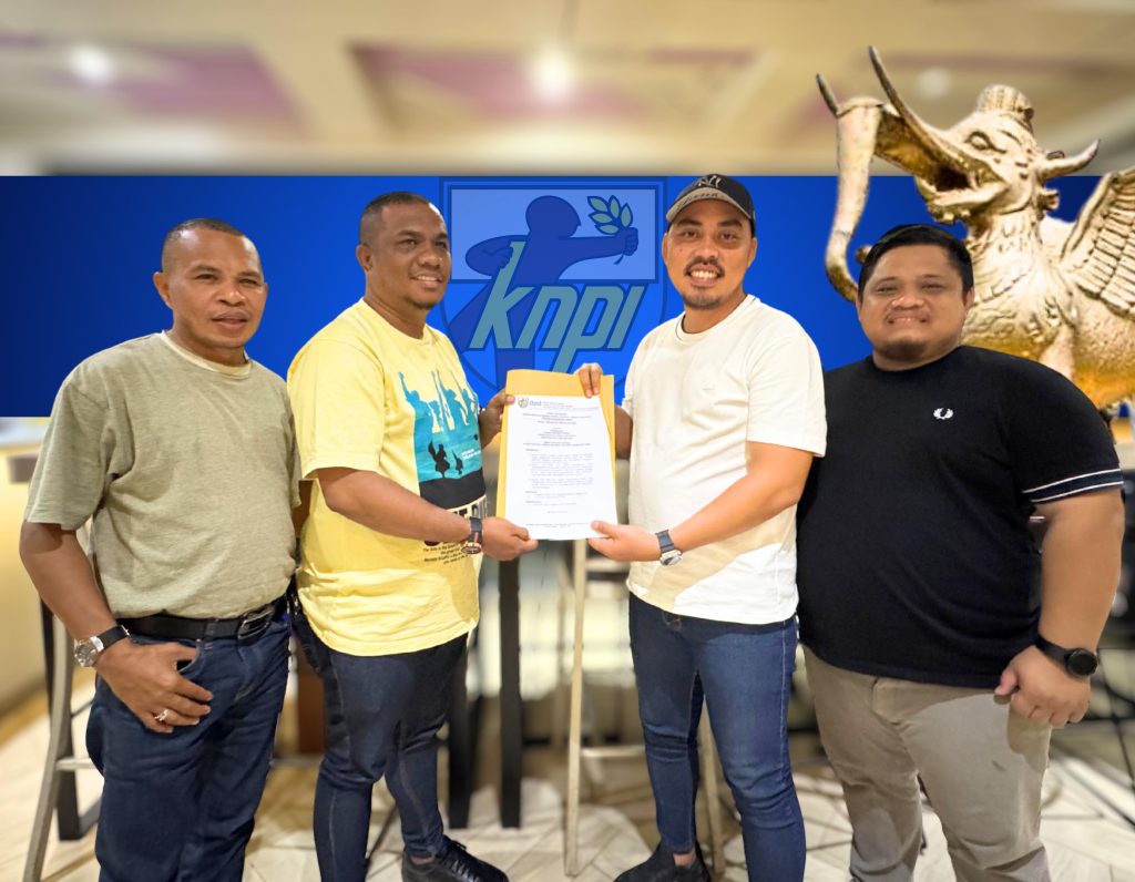 Sekjend dan Ketua KNPI Kaltim Bersama Ketua dan Pengurus KNPI Kukar Lakukan Serah Terima SK