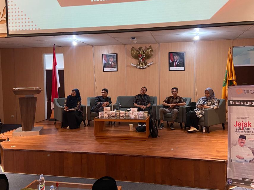 Forum Bedah Buku Edi Damansyah di Universitas Mulawarman. (Defrico/Kaltimtoday.co)